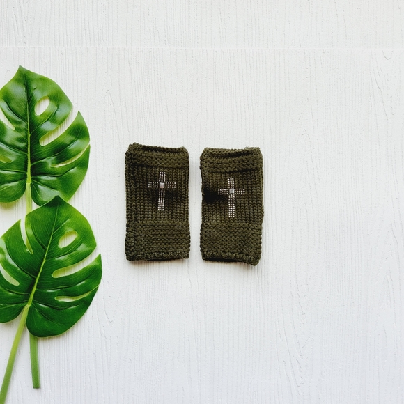 Dark Green Cross Knitted Fingerless Sweater Gloves - Picture 5 of 8